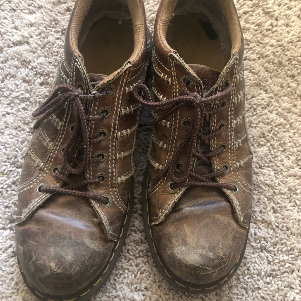 Men’s vintage lace up doc martens